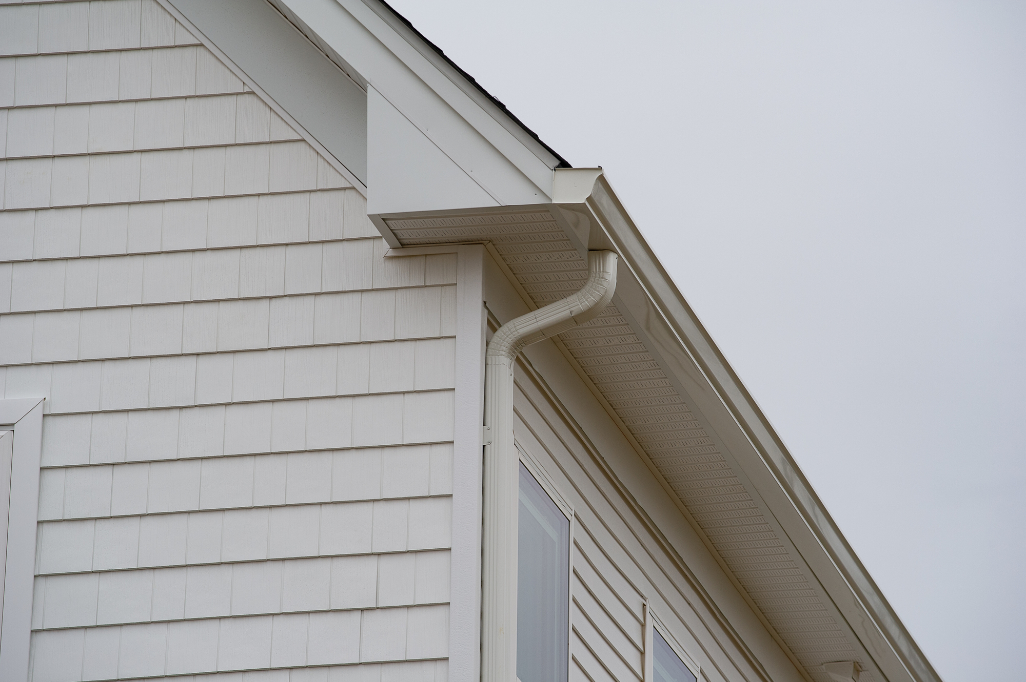 seamless gutter on side of house