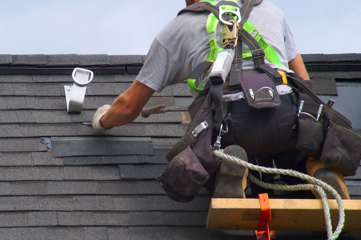 things to look for in a roofer in Montgomery