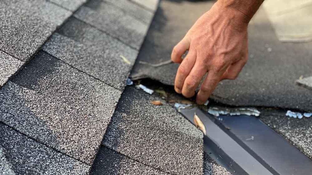 Western MA Fall Roof Preparation: 7 Massachusetts Autumn Roofing Tips